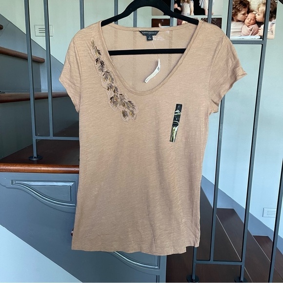 Banana Republic Factory v-neck beaded NWT shirt sleeve tee size small - Picture 3 of 11